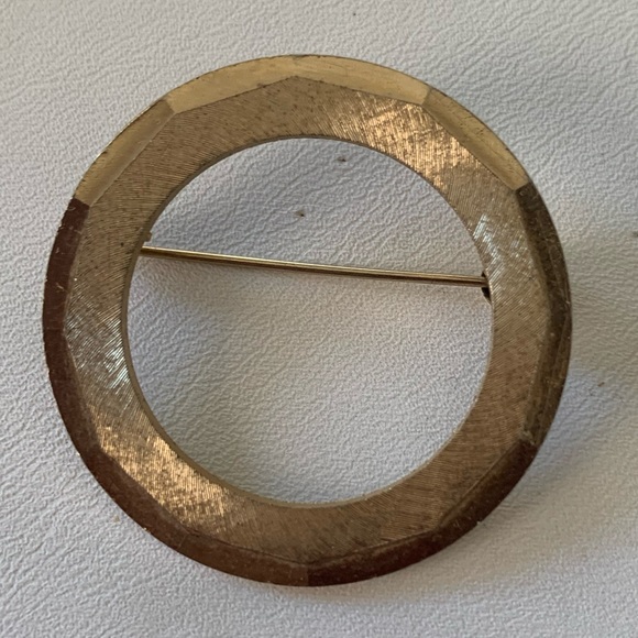 Brooch circle textured - Picture 2 of 7